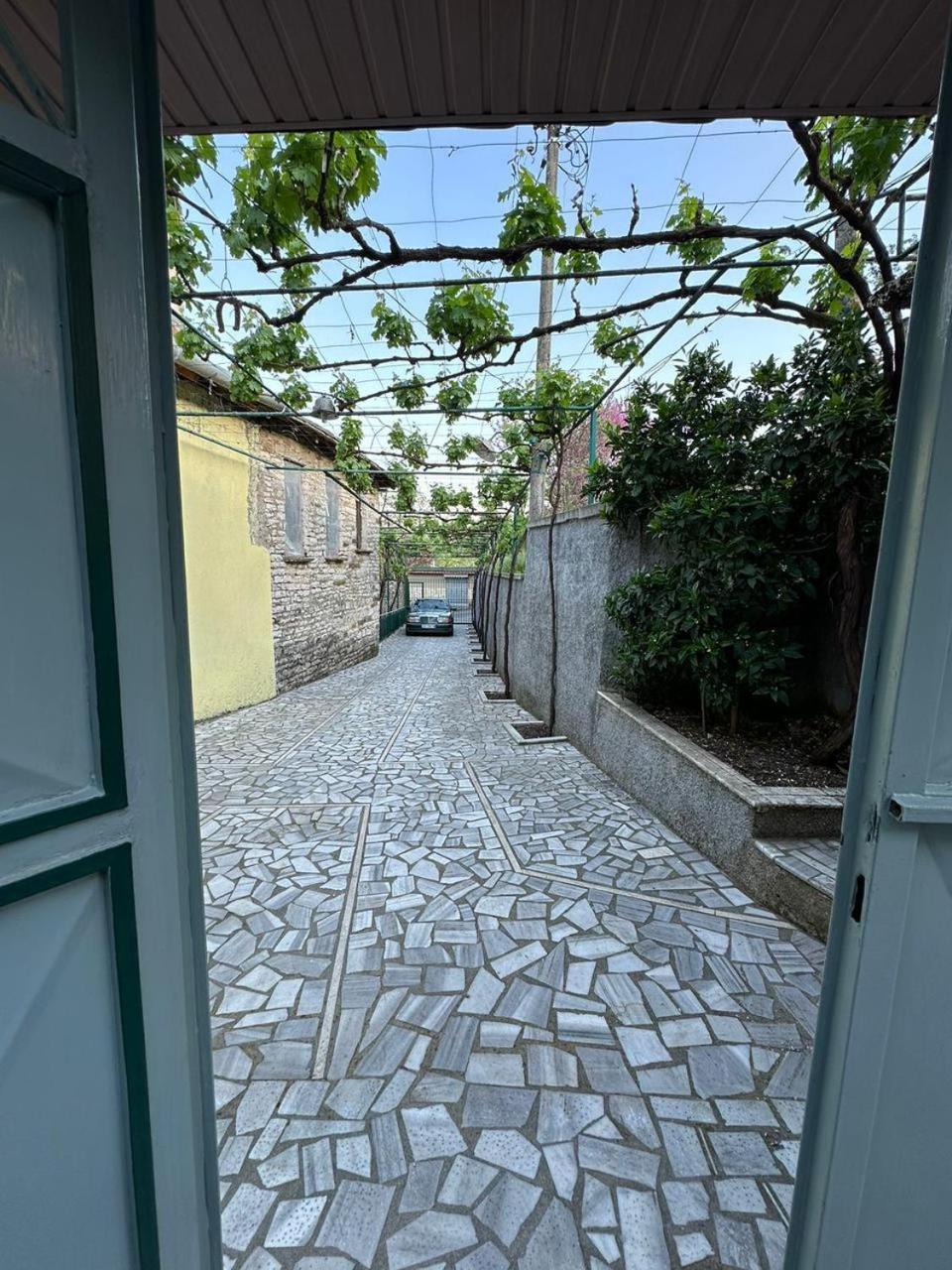 Geri Guesthouse Gjirokastër Eksteriør bilde