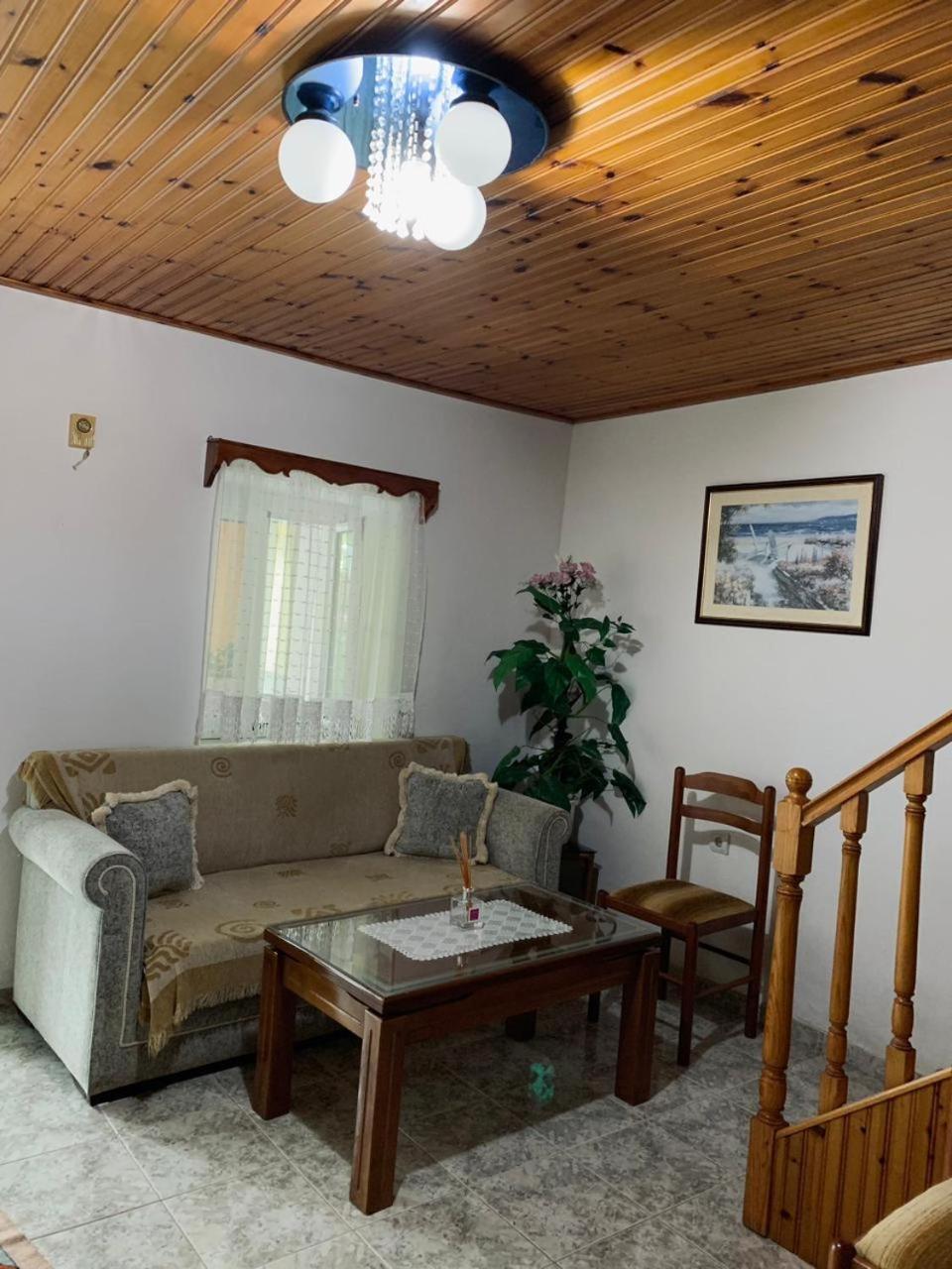 Geri Guesthouse Gjirokastër Eksteriør bilde
